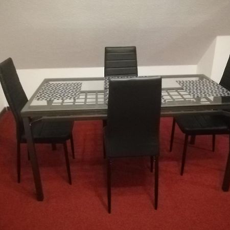 Ferienwohnung In Duesseldorf Hassel Exteriör bild