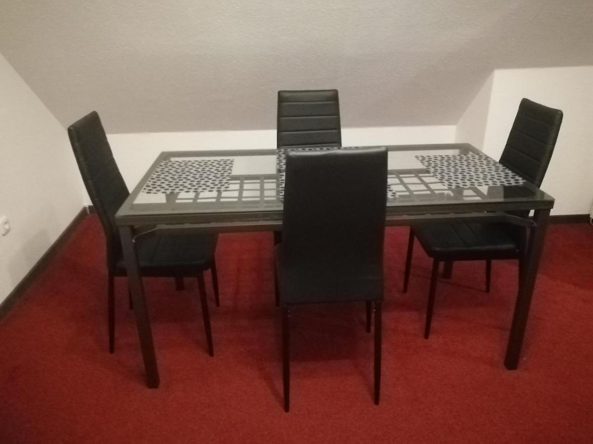 Ferienwohnung In Duesseldorf Hassel Exteriör bild